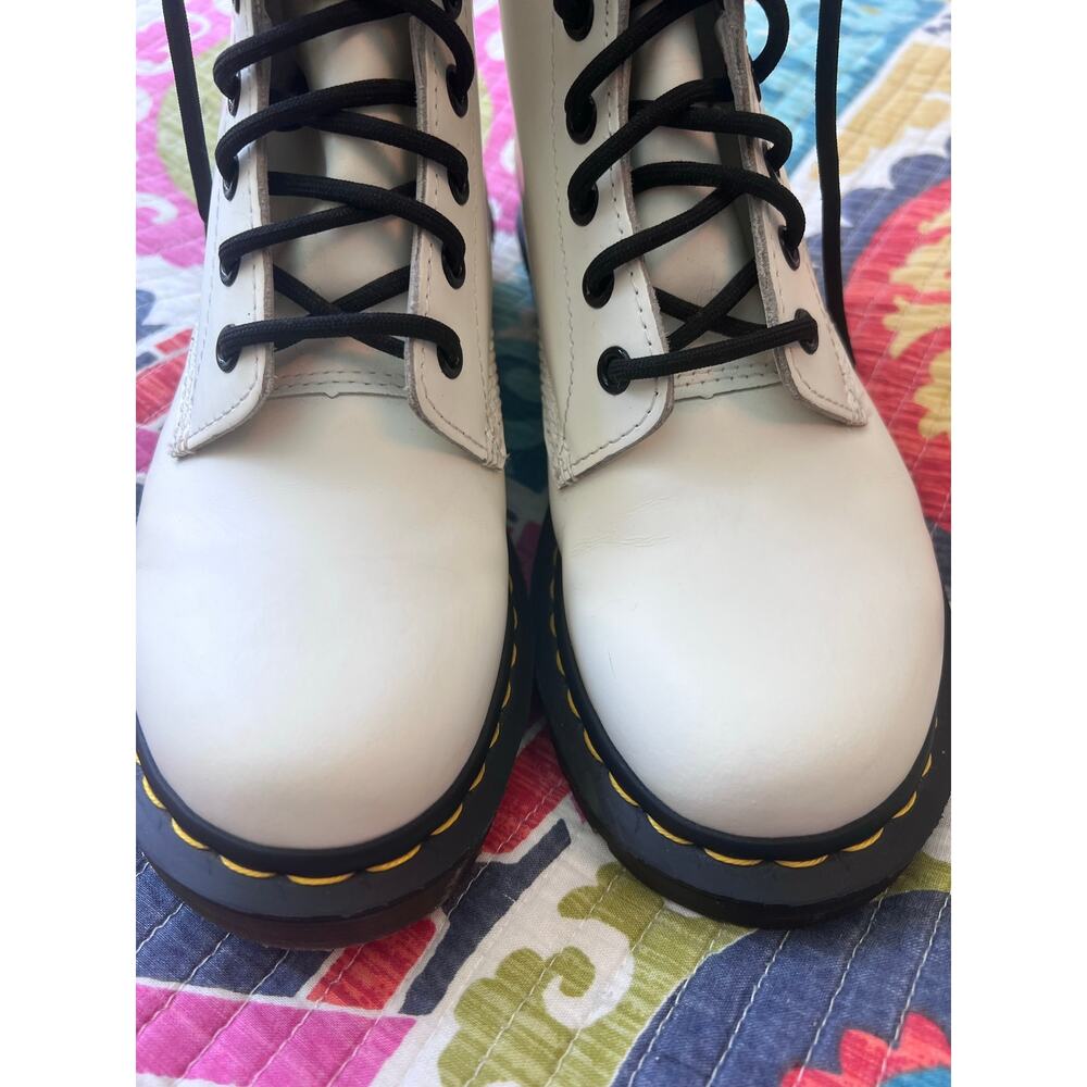 Dr. Martens 11821 1460 White & Black 8-Eye Boots Size: US 7 Ladies EU 38 - Picture 8 of 9